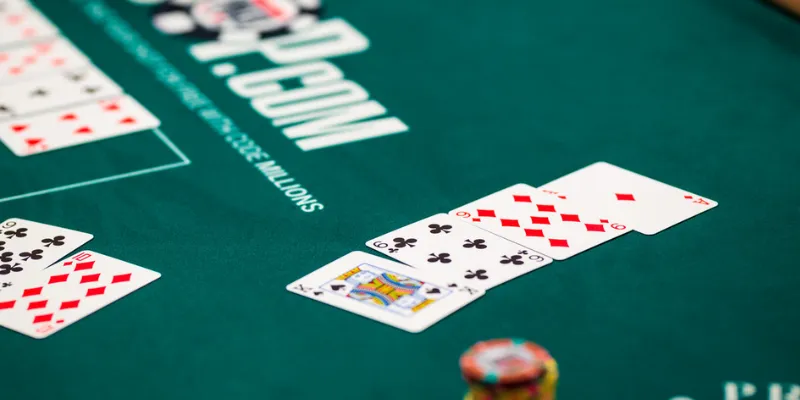 Cách chơi Omaha Poker 789Bet – Kinh nghiệm thực chiến từ cao thủ 2 Cách chia bài và các vòng cược trong Omaha Poker